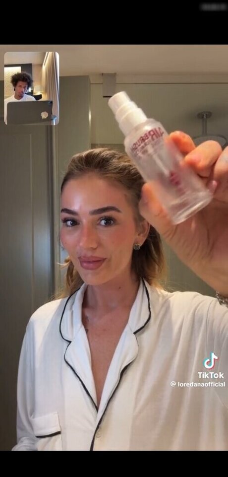 Loredana Zefi star perfect pics