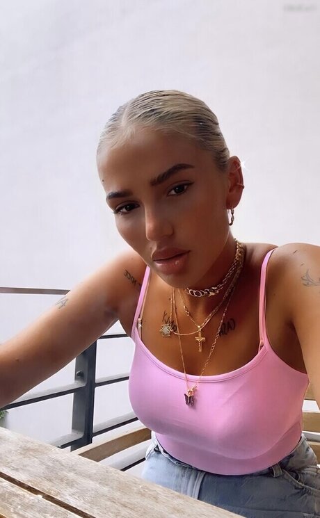 Loredana Zefi pornstar pretty photos