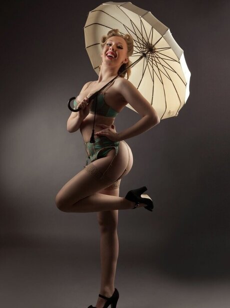 Setty Mois sexy star pictures