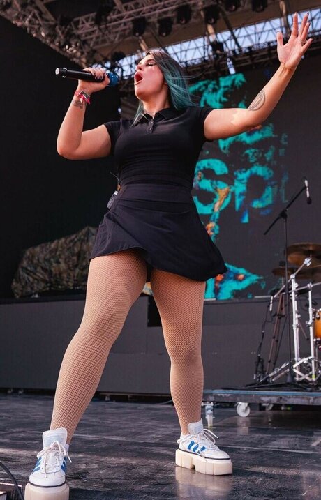 Courtney LaPlante model erotic img