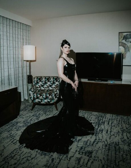 Courtney LaPlante hd model galleries