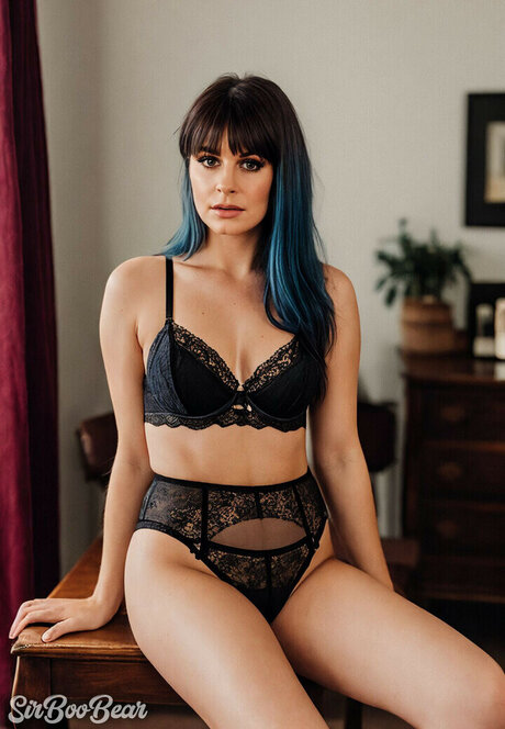 Courtney LaPlante model pornographic pics