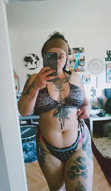 xlenaa official high quality pornstar picture