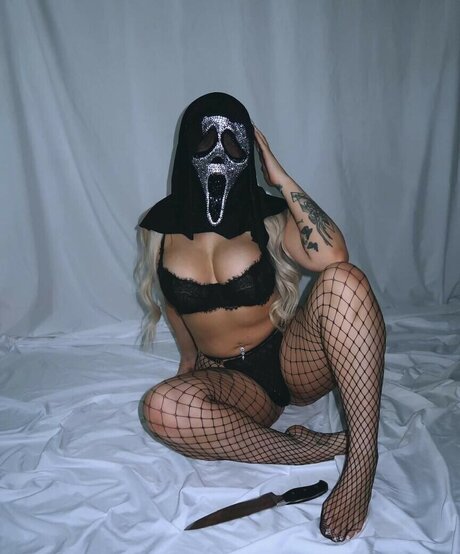 Stepbackbarbie porn model img