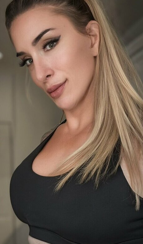 Gabbi Tuft model sexy img