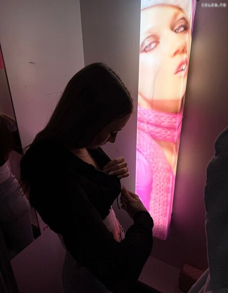 Alexia Loom star pornographic picture