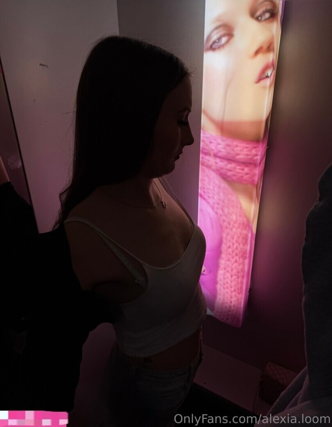 Alexia Loom exclusive star photos