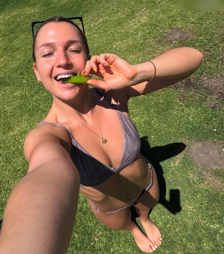 teen lesbian onlyfans free nude pic