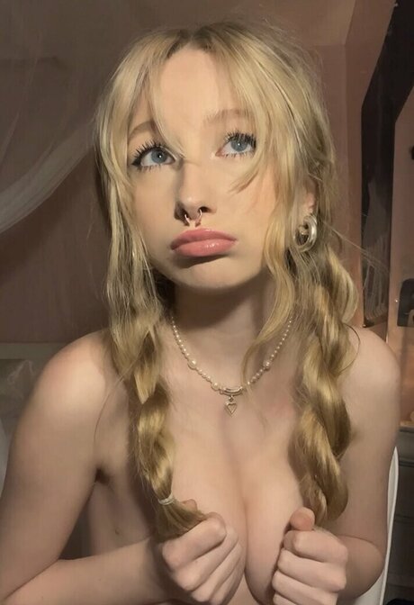 prettyemprinces model erotic pictures