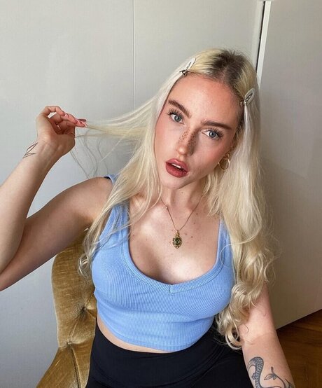 ayyetay sexy actress pics