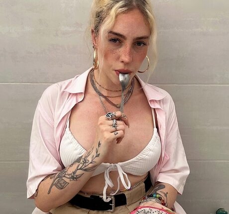 ayyetay beautiful pornstar pictures