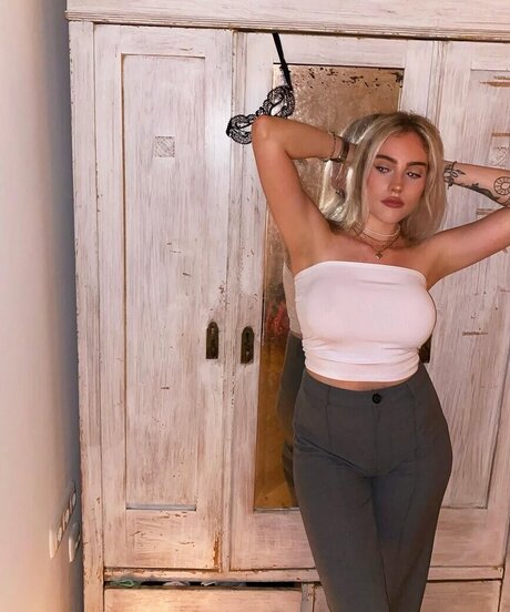 ayyetay nice model photo