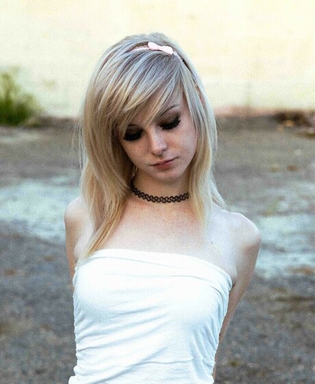 Shauna Dean Cokeland model pretty photo