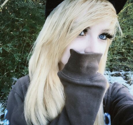 Shauna Dean Cokeland model nude gallery