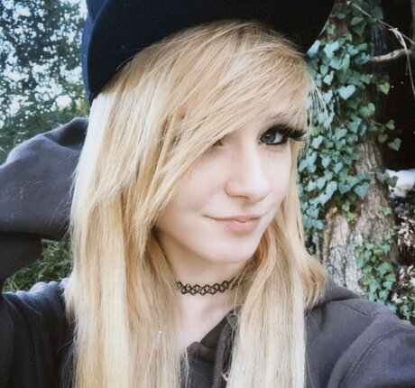 Shauna Dean Cokeland star exclusive gallery