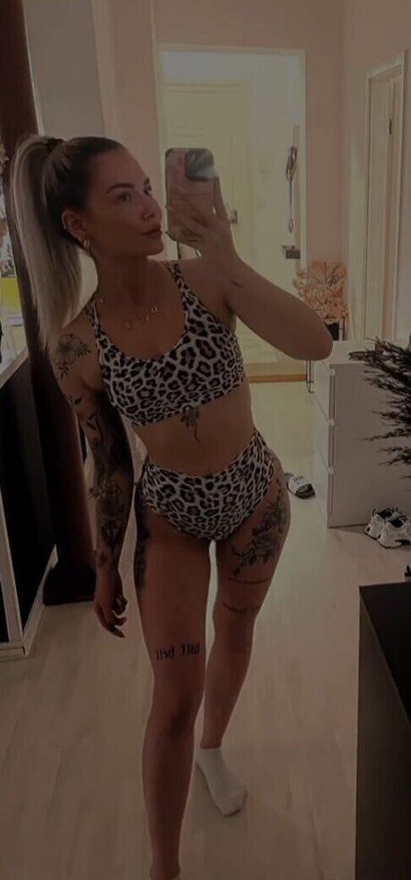 Nele mbt model free photo