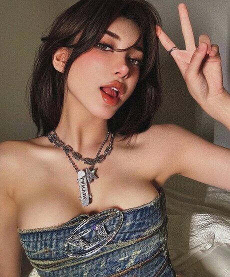 Kana1998 sexy model galleries