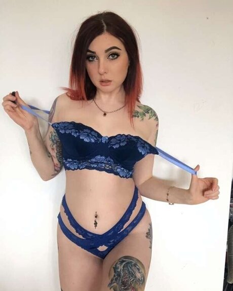 Lizzi Blake naked pornstar image