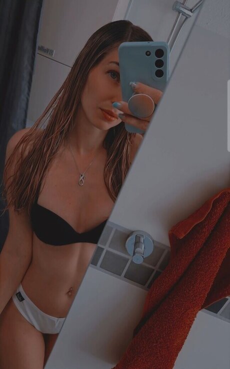 its sunny93 art actress pic