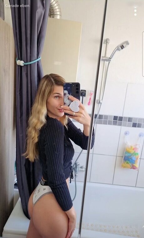 its sunny93 sexy star img