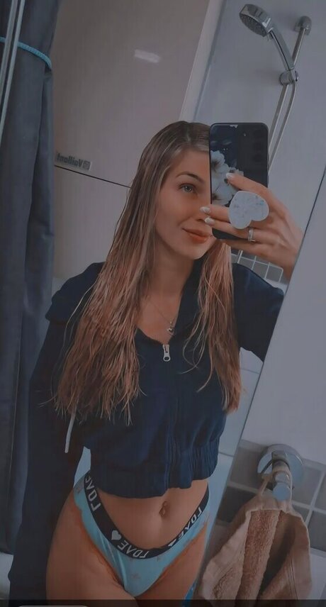 its sunny93 sexy star image