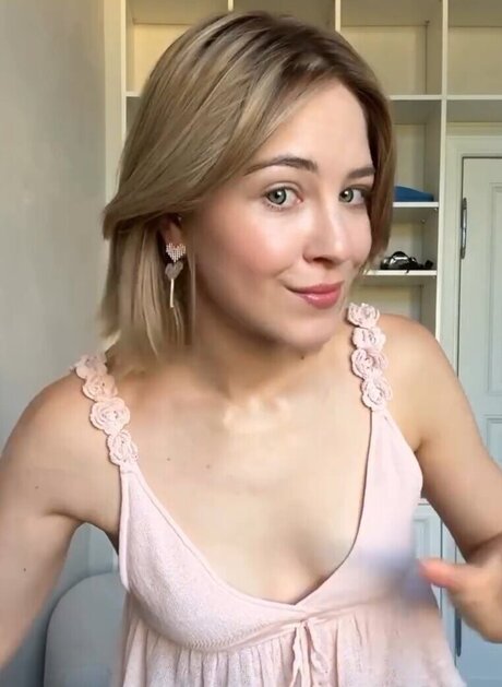 Diana zur L wen pretty actress pics