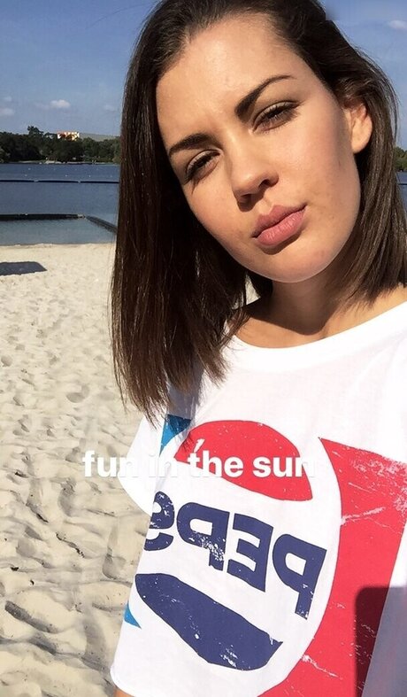 Anna Lea Mende nice actress archive