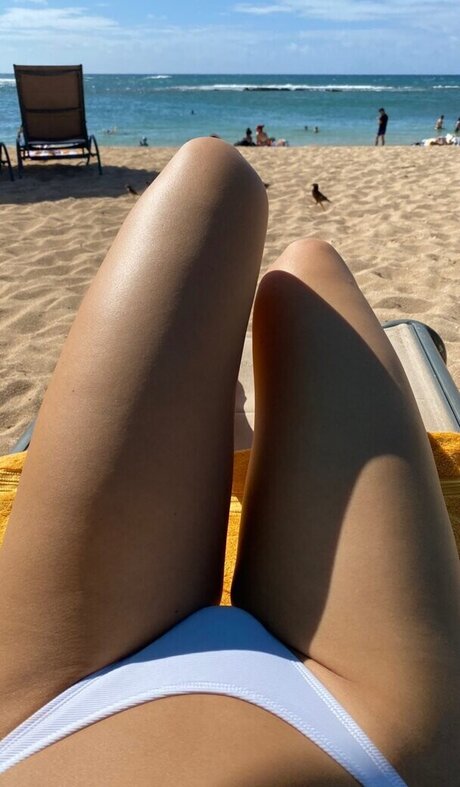 Anna Lea Mende adult model img