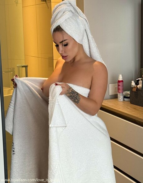 Love is alina_ exclusive model photo