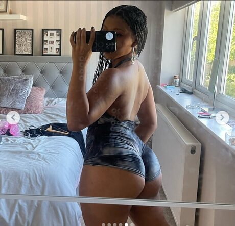 goldenbihxo model naked galleries