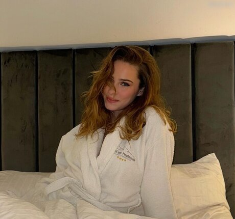 Kim Sara model naked pictures