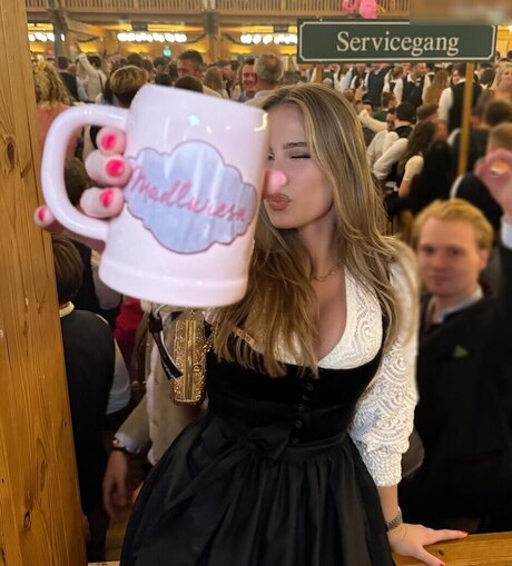 Kim Sara art model pictures