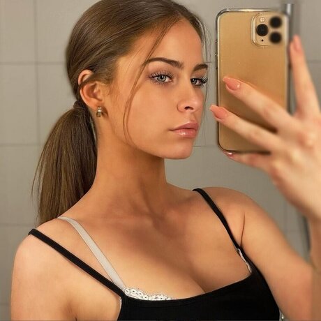 Kim Sara nude model galleries