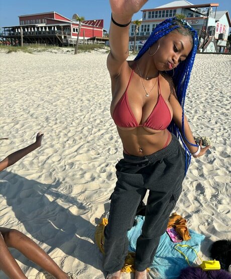 Alicia Adams star exclusive pics