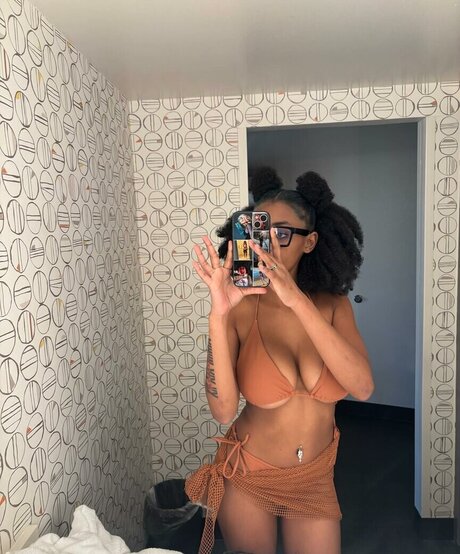 Alicia Adams model art gallery