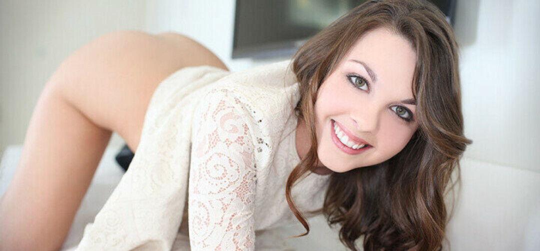 Amateur Allure erotic model pictures