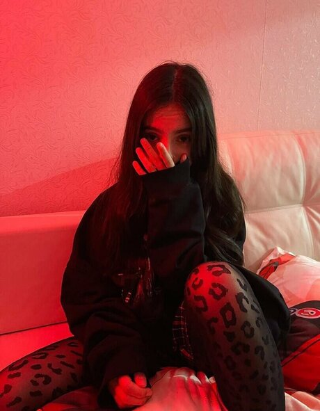 pizzahubbbb pretty model image