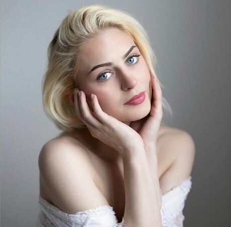 Georgia Brown star galleries