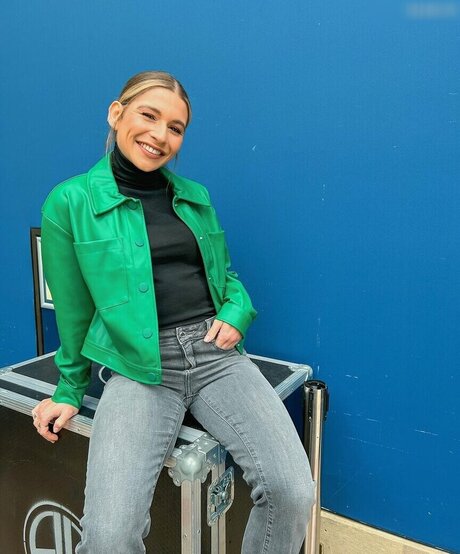 Jana Wosnitza model perfect image