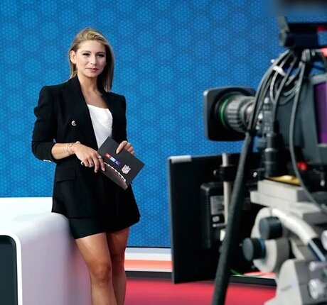 Jana Wosnitza nude pornstar gallery