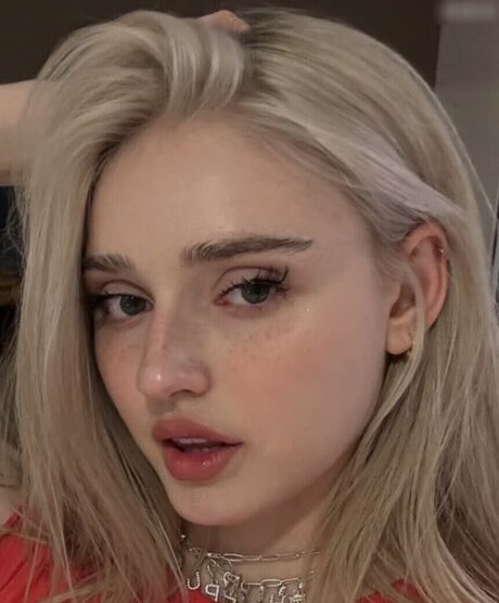 Facialize Me pornstar sexy img