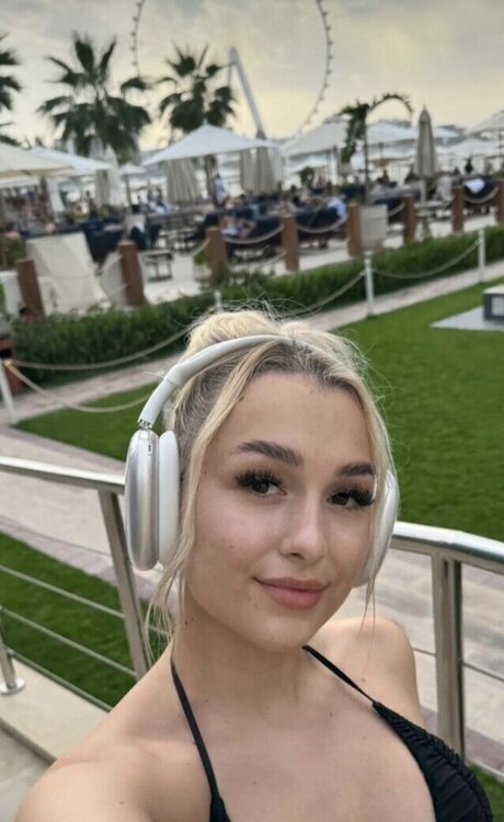 Facialize Me pornstar nudes images