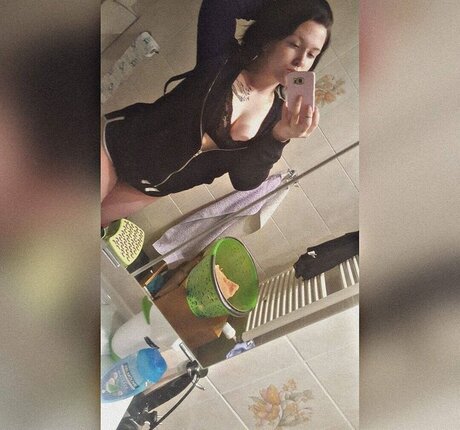 Laura Knoblauch model art image