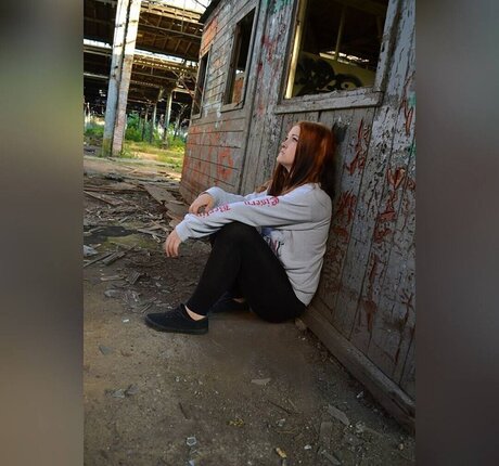 Laura Knoblauch model high quality img