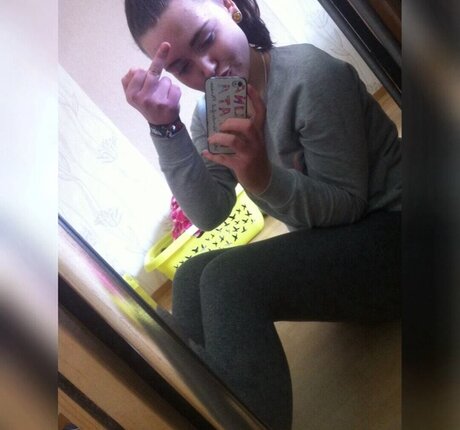 Laura Knoblauch model adult image