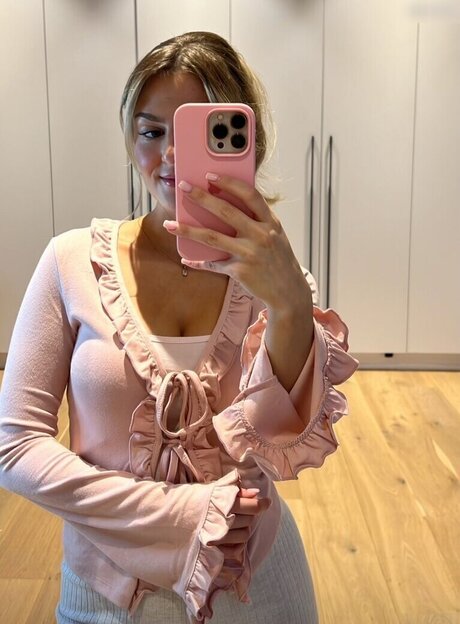 Melina msxou naked star pic