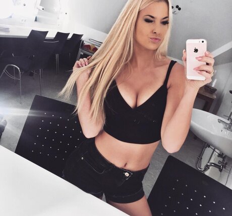 blonde pregnant onlyfans nudes gallery