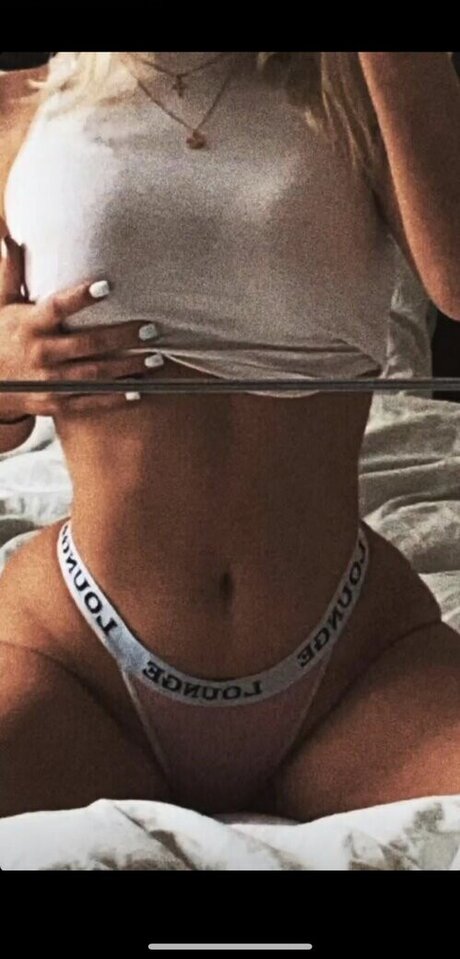 Elaine Victoria star hot images