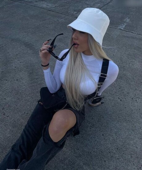 Elaine Victoria nudes model images