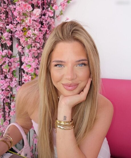 hooters onlyfans exclusive archive